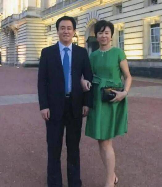 一点点挤进粉嫩的体内